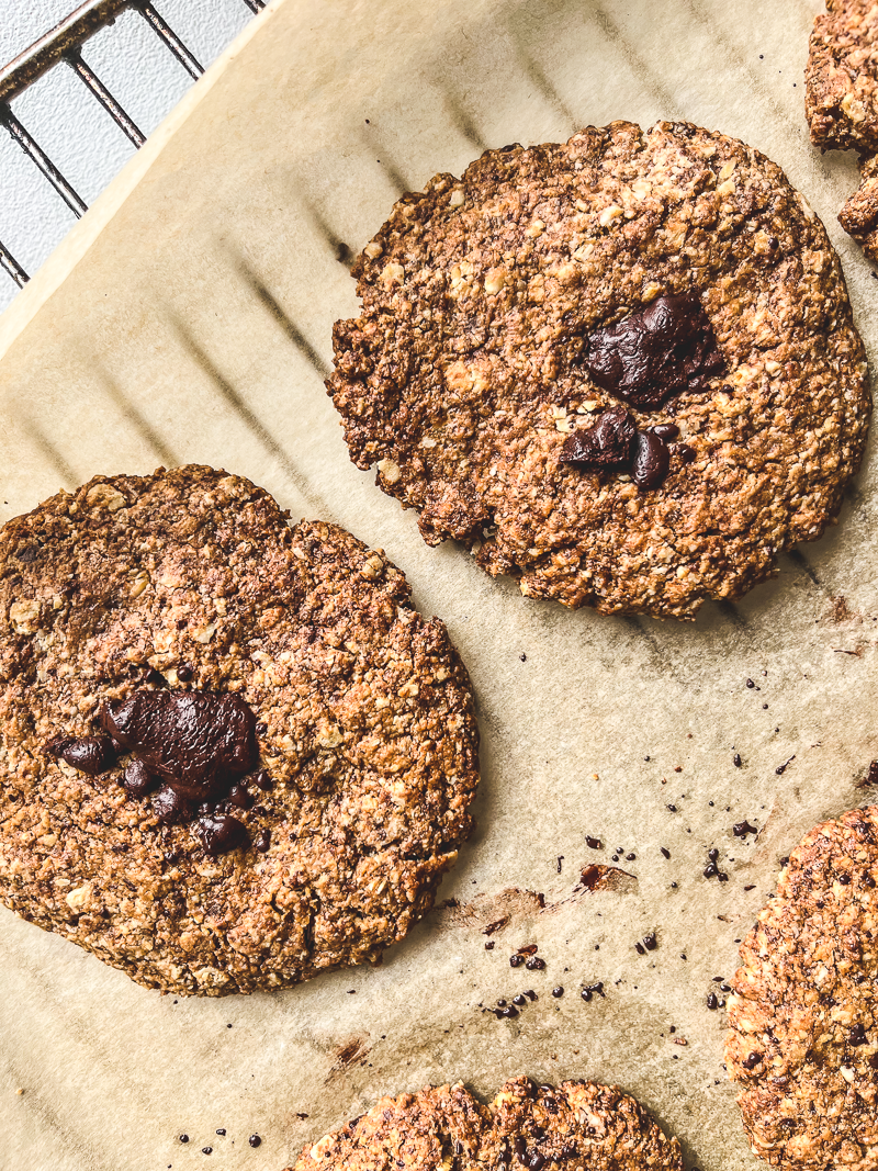Tahini oat cookies with cacao centre